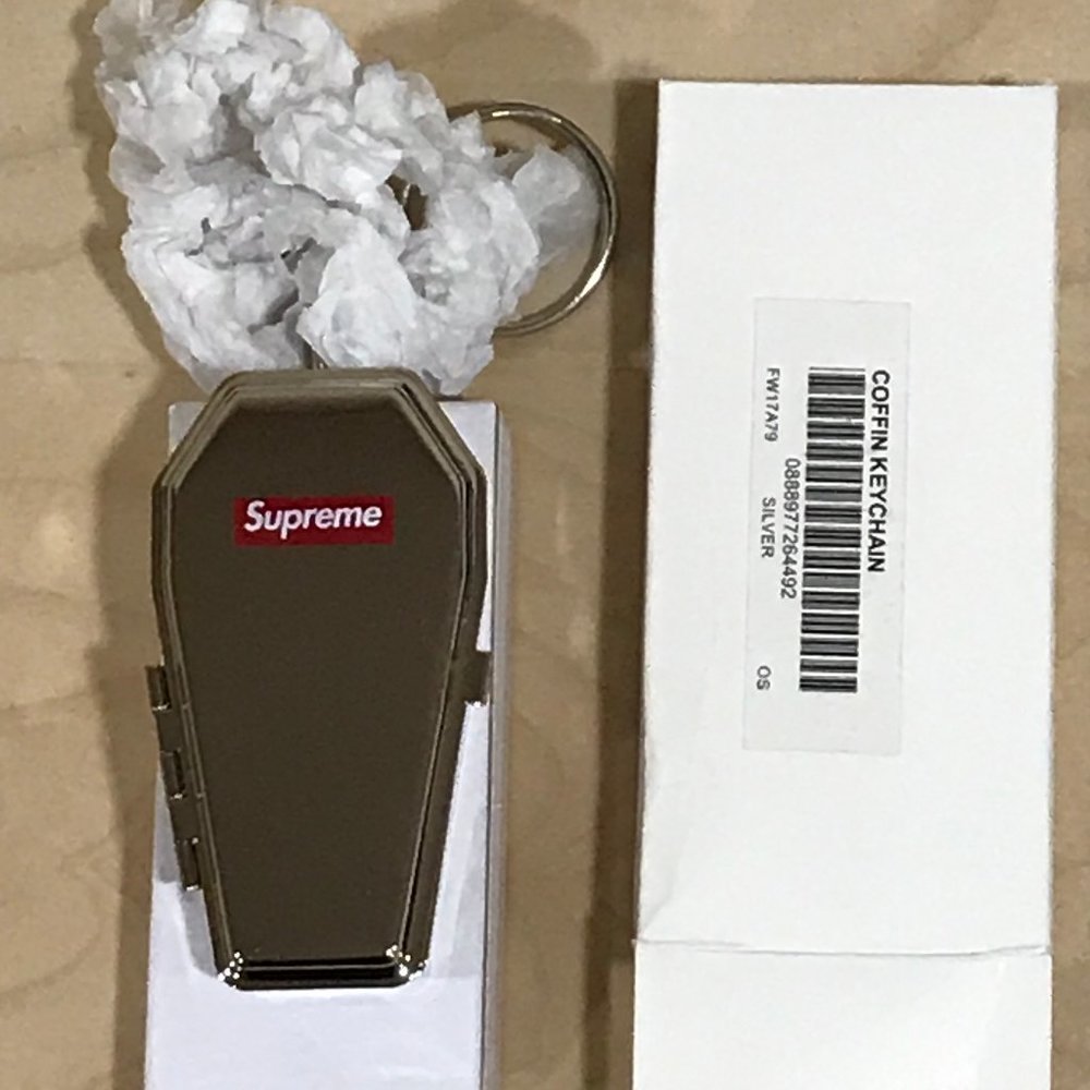 SUPREME COFFIN KEYCHAIN